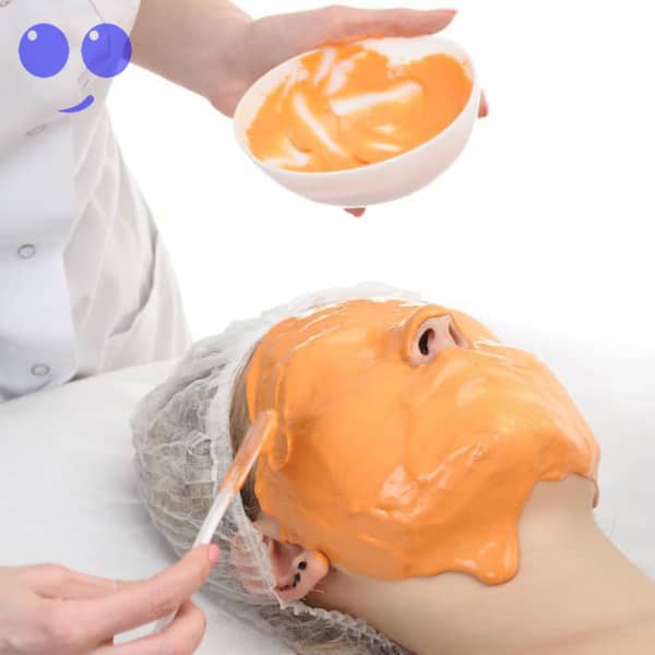ماسک لاتکسی طلای کلاژن رویال 6 ماسک لاتکسی طلای کلاژن رویال با نفود له لایه های درونی پوست، باعث از بین رفتن چین و چروک سطجی پوست شده و منافذ به مرور زمان پر خواهد شد. این محصول بی نظیر با داشتن طلای کلاژن پوست شما را شاداب و شفاف تر میکند. ماسک لاتکسی کلاژن طلای رویال منافذ باز پوست را بسته نگه داشته و در عین حال به کمک مواد و متریال اولیه با کیفیتی که دارد، باعث کنترل و تنظیم میزان چربی پوست می شود و از ایجاد جوش جلوگیری می کند. ترکیبات موجود در ماسک لاتکسی طلای کلاژن رویال به پوست تغذیه لازم را میدهند و عوامل مفیدی مانند ویتامینها و مواد معدنی را به پوست ارائه دهند. مواد موجود در آن می تواند بعد از مدتی استفاده باعث روشن شدن پوست شما شود. کلاژن سازی یکی از پروتئینهای مهم پوستی، کلاژن است. کلاژن در حفظ کشسانی و شادابی پوست نقش مهمی دارد؛ کلاژن باعث جوان ماندن پوست و مانع چروک شدن آن میگردد، علاوهبر آن پوست را در جای خود محکم نگه میدارد. کلاژن به طور طبیعی در بدن تولید میشود اما میزان آن در پوست از ۲۵ سالگی به بعد کم میشود و شما تاثیر کاهش آن را بر روی پوست میبینید. ماسک طلا کلاژن رویال با جلوگیری از کاهش کلاژن سازی، حالت پوست را حفظ میکند. جلوگیری از آفتاب سوختگی ماسک لاتکسی طلای کلاژن رویال سبب درمان آفتاب سوختگی و آسیب پوست میشود، آن نوع آفتاب سوختگی که به دلیل قرارگیری زیاد در مقابل آفتاب ایجاد شده است. وقتی پوست، زیاد در مقابل آفتاب قرار گیرد، رنگدانههای آن زیاد میشود، یکی از این رنگدانهها، ملانین است که سبب تیرگی پوست میگردد. ویژگی های ماسک لاتکسی طلای کلاژن رویال برند رویال حاوی طلا کلاژن ساز پوست کاهش دادن خطوط و چین و چروک های سطحی پوست کاهش میزان تجمع رنگدانه ها و بروز آکنه تسکین دادن به پوست و پاک کردن پوست صورت افزایش میزان انعطاف پذیری پوست افزایش گردش خون و اکسیژن رسانی به پوست صورت سفت شدن پوست صورت روشن و شفاف شدن رنگ پوست صورت کاهش میزان تخریب کلاژن در سنین 25 سالگی به بالا کاهش التهابات پوستی حجم 250 گرم نحوه استفاده از ماسک لاتکسی طلای کلاژن رویال بعد از پاکسازی منافذ صورت، با یک تونر پوستتان را کاملا پاک کنید. بعد از ماسک لاتکسی طلای کلاژن رویال اینکه به طور کامل روی صورت پخش کردید به مدت 15 تا 20 دقیقه صبر کنید تا محصول بهترین اثردهی را داشته باشد.